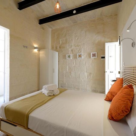 Private Rooms With Bathroom In バレッタ エクステリア 写真