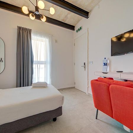 Private Rooms With Bathroom In バレッタ エクステリア 写真
