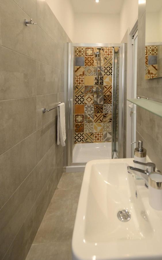 Private Rooms With Bathroom In バレッタ エクステリア 写真