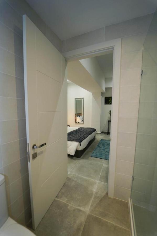 Private Rooms With Bathroom In バレッタ エクステリア 写真
