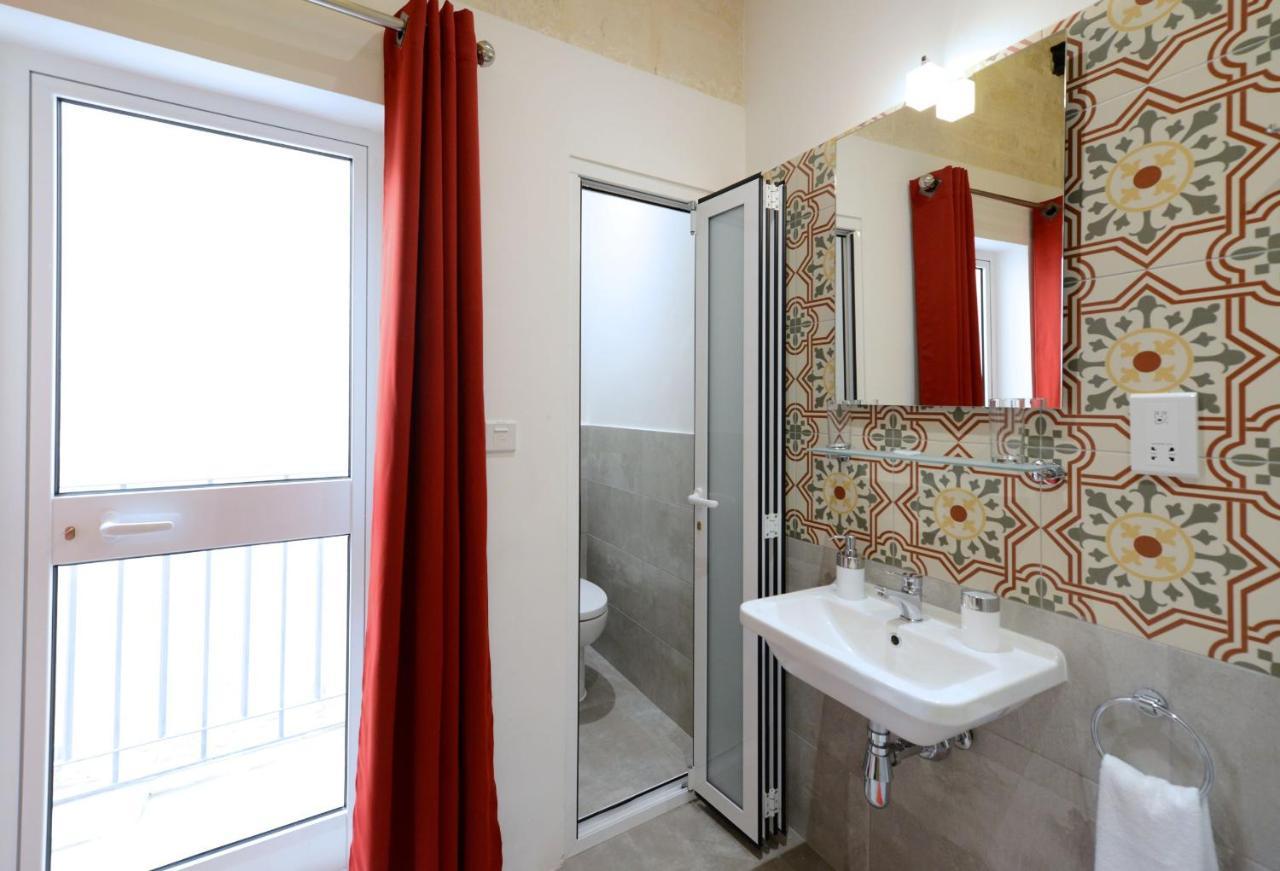 Private Rooms With Bathroom In バレッタ エクステリア 写真