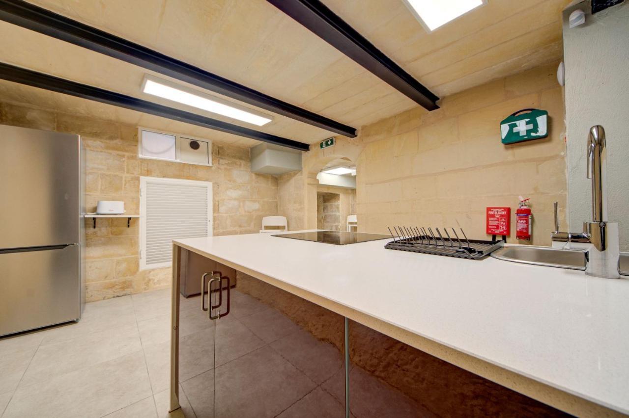Private Rooms With Bathroom In バレッタ エクステリア 写真