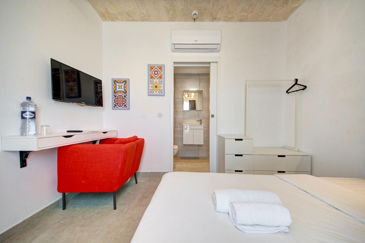 Private Rooms With Bathroom In バレッタ エクステリア 写真