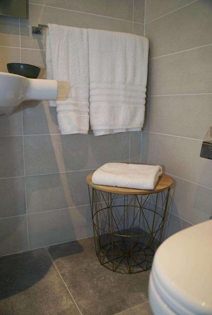 Private Rooms With Bathroom In バレッタ エクステリア 写真