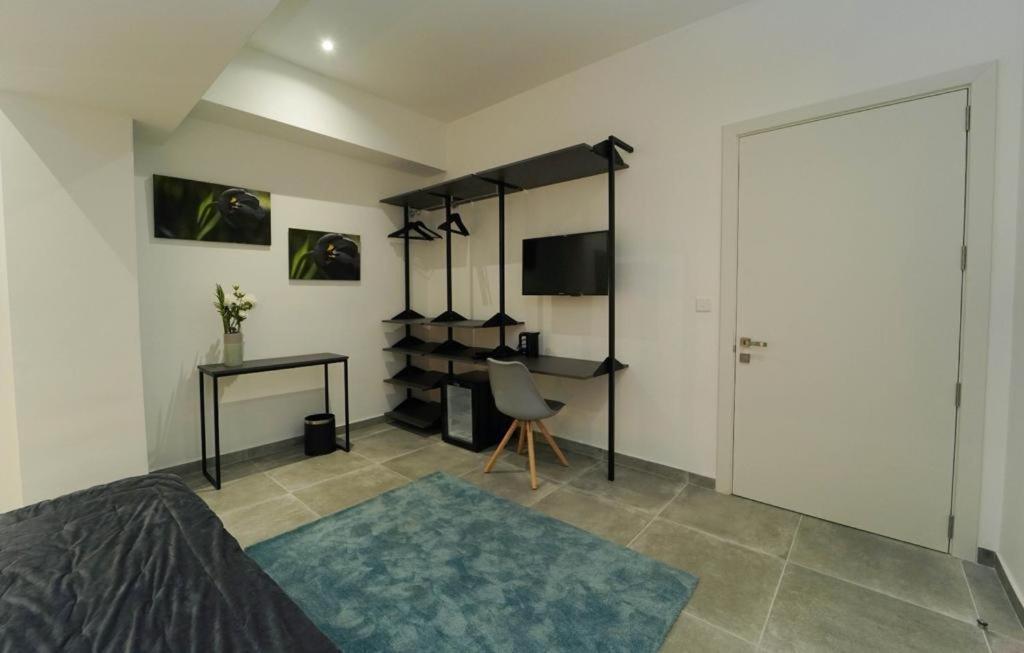 Private Rooms With Bathroom In バレッタ エクステリア 写真