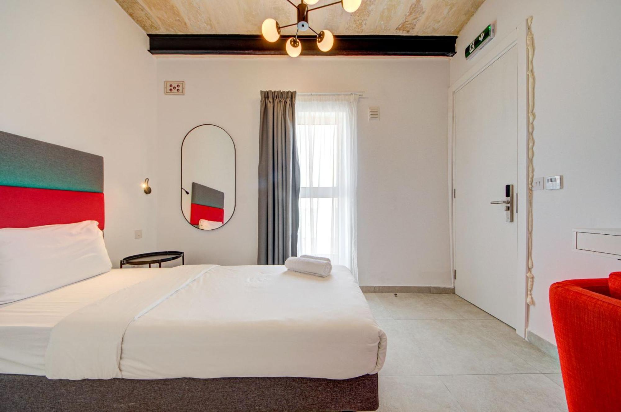 Private Rooms With Bathroom In バレッタ エクステリア 写真